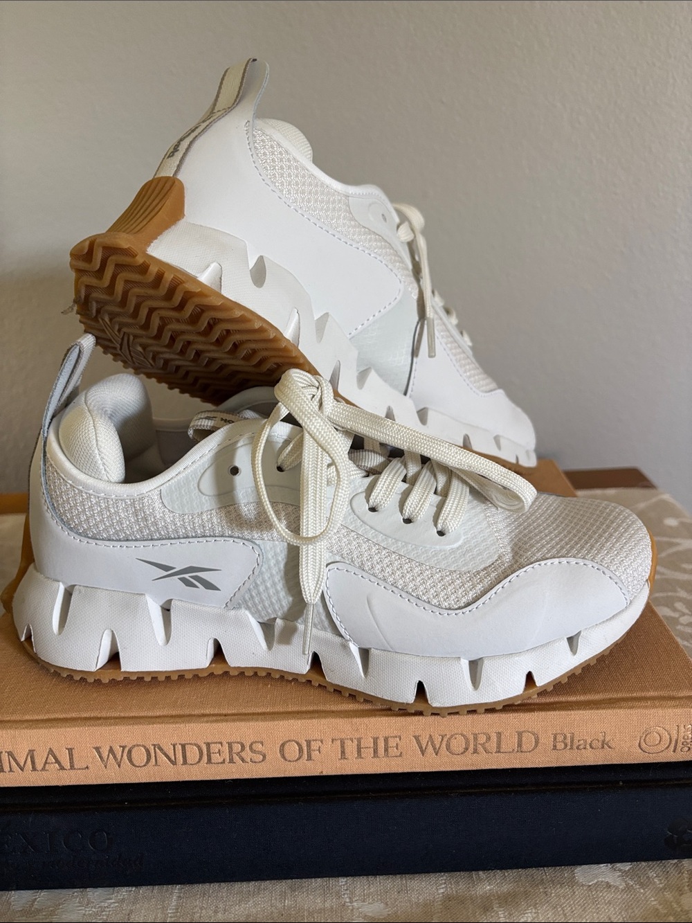 Reebok White Sneakers Zig Dynamica Women’s Size USA 8 - Picture 1 of 6